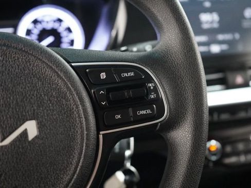 Used 2022 Kia Niro LX image 23