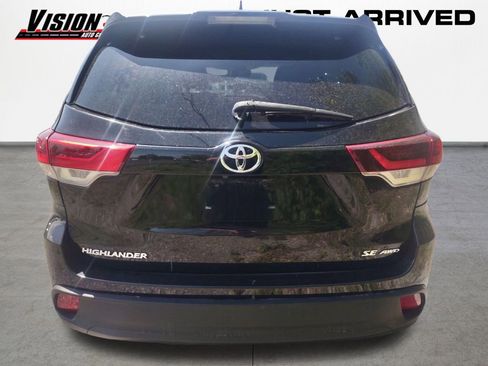 Used 2019 Toyota Highlander SE AWD/4WD image 4