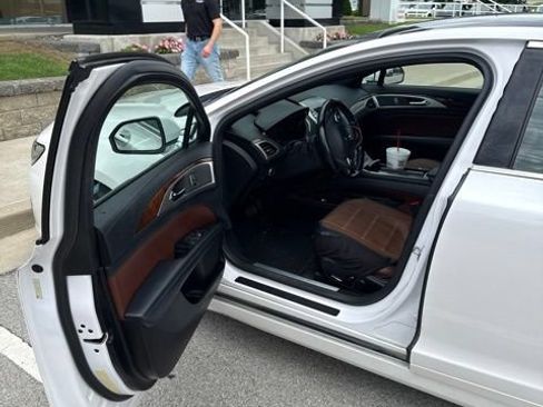 Used 2017 Lincoln MKZ Reserve w/ Climate Package FWD image 3