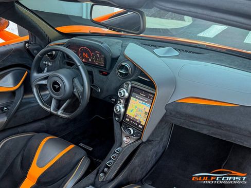 Used 2022 McLaren 720S Spider image 32
