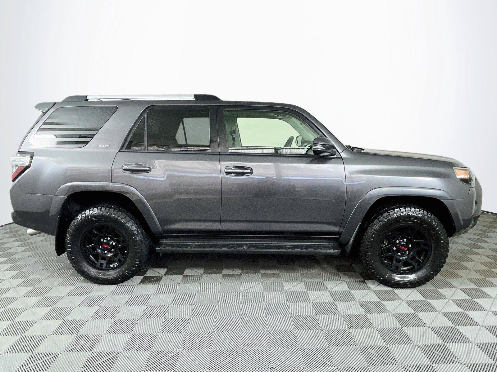 Used 2020 Toyota 4Runner SR5 Premium w/ Moonroof Package AWD/4WD image 10