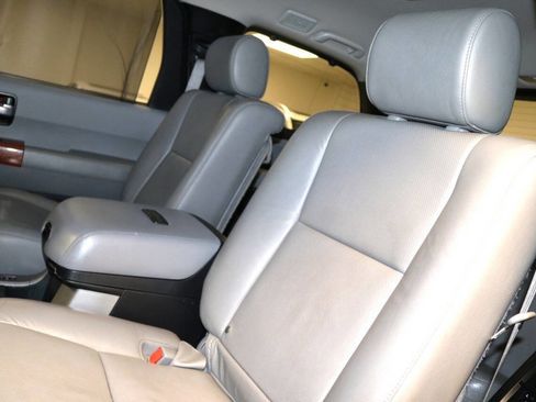 Used 2020 Toyota Sequoia Platinum image 88