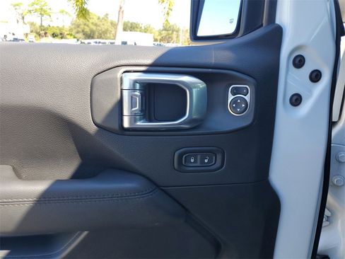 Used 2022 Jeep Wrangler Unlimited Sahara image 22