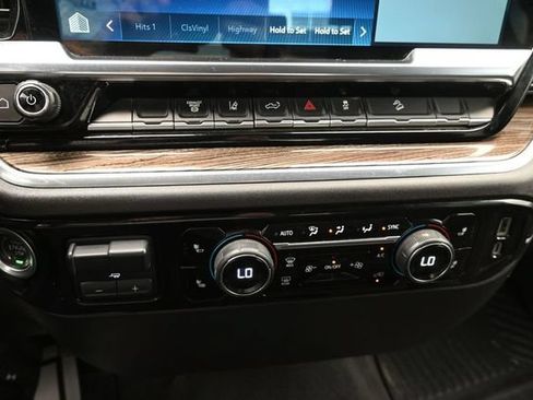 Used 2024 Chevrolet Silverado 2500 LT AWD/4WD image 40