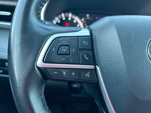 Used 2023 Toyota Highlander XLE AWD/4WD image 16