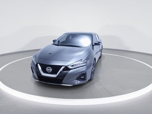 Used 2020 Nissan Maxima SR w/ Sport Mat Group FWD image 2