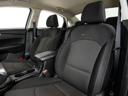 Used 2022 Kia Forte LXS image 9