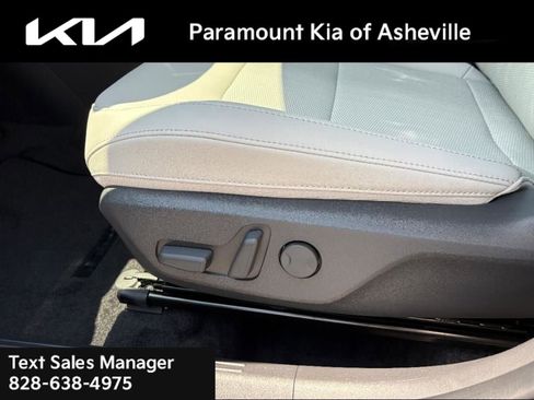 New 2025 Kia Niro EX image 18