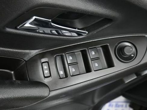 Used 2022 Chevrolet Trax LT w/ Sport Edition FWD image 11