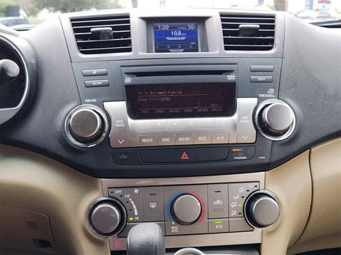 Used 2012 Toyota Highlander FWD image 17