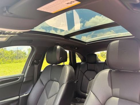 Used 2024 Porsche Macan AWD/4WD image 7