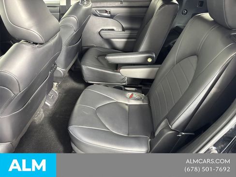 Used 2023 Toyota Highlander XLE FWD image 23