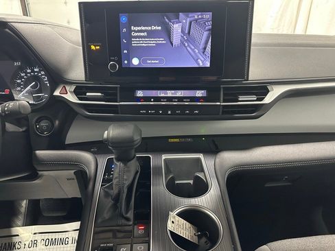 Used 2025 Toyota Sienna LE image 26