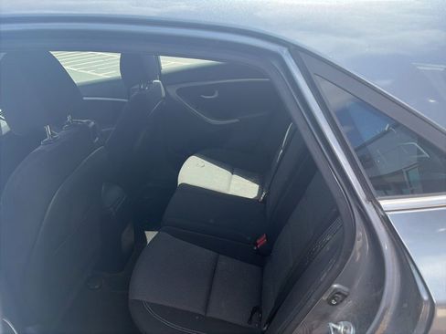 Used 2016 Hyundai Elantra GT FWD image 10