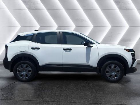 New 2026 Nissan Kicks S FWD image 9