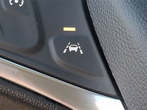 Used 2022 Chevrolet Equinox LS image 25