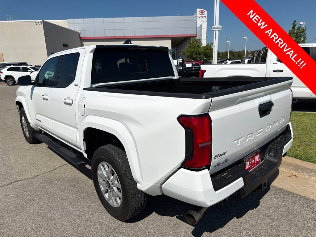 Certified 2025 Toyota Tacoma SR5 w/ SR5 Upgrade Package AWD/4WD image 6