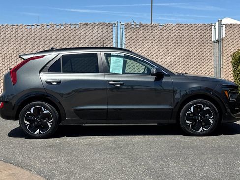 Used 2023 Kia Niro Wave FWD image 3
