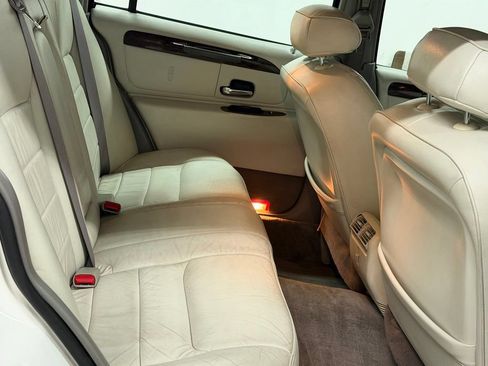 Used 2000 Lincoln Town Car Executive RWD image 20