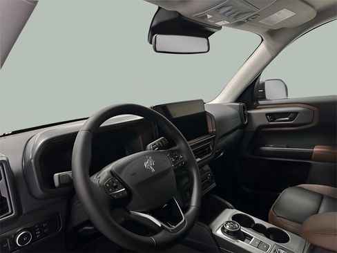 Used 2025 Ford Bronco Sport Outer Banks w/ Outer Banks Tech Package+ image 12