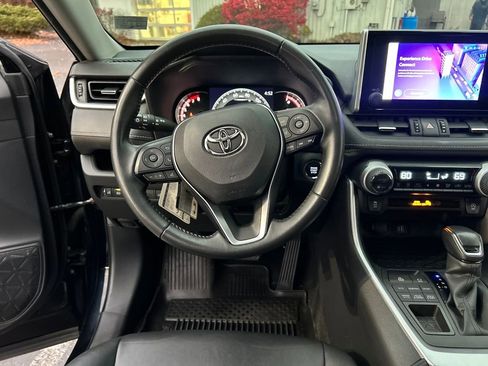 Used 2023 Toyota RAV4 XLE Premium image 21