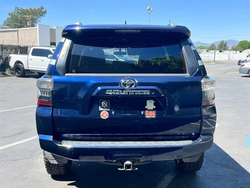Used 2017 Toyota 4Runner SR5 AWD/4WD image 6