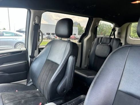 Used 2019 Dodge Grand Caravan SXT FWD image 11