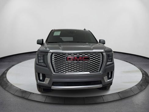 Used 2021 GMC Yukon Denali w/ Denali Premium Package image 2