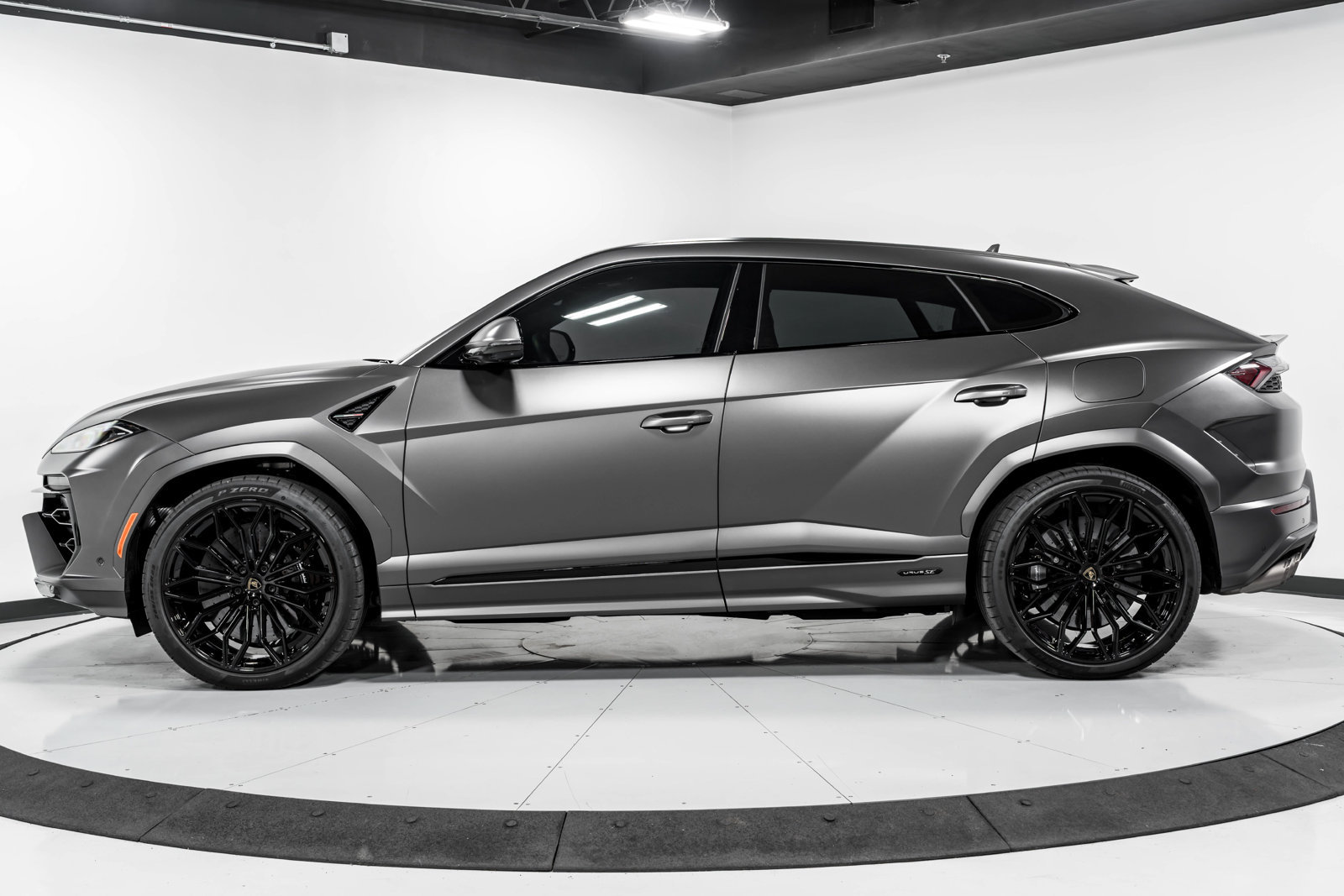 Used 2026 Lamborghini Urus SE AWD/4WD image 6