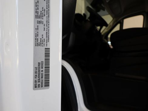 Used 2025 RAM ProMaster 2500 w/ U-Haul Equipment Group FWD image 30