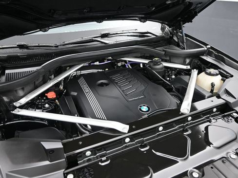 Used 2023 BMW X5 sDrive40i RWD image 2