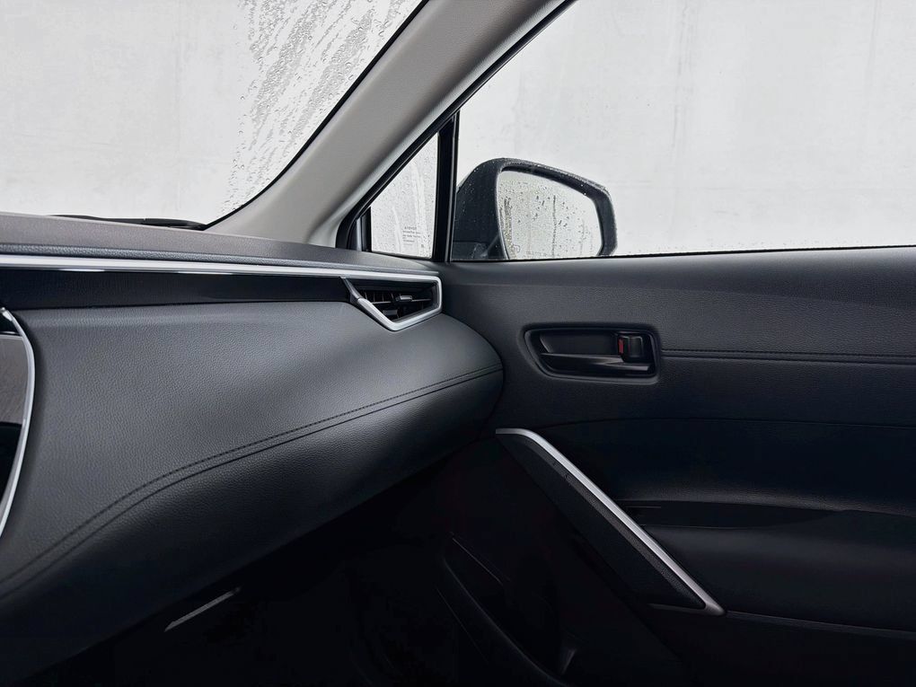Used 2026 Toyota Corolla Cross LE FWD image 38
