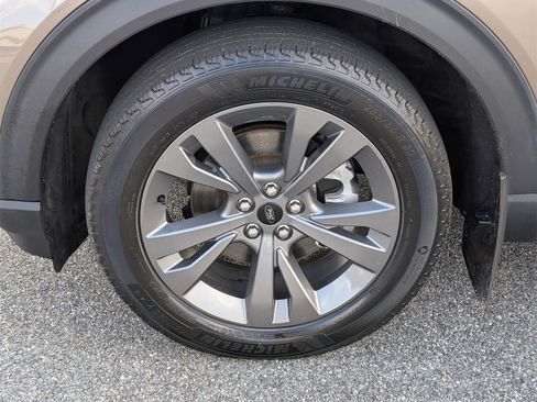 Used 2021 Ford Explorer XLT w/ Equipment Group 202A image 13