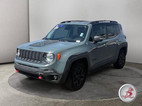 Used 2017 Jeep Renegade Trailhawk AWD/4WD image 3