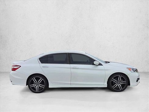 Used 2017 Honda Accord Sport image 4
