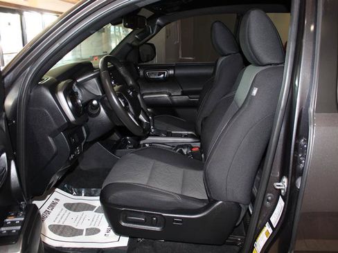 Used 2021 Toyota Tacoma TRD Off-Road w/ Technology Package AWD/4WD image 26