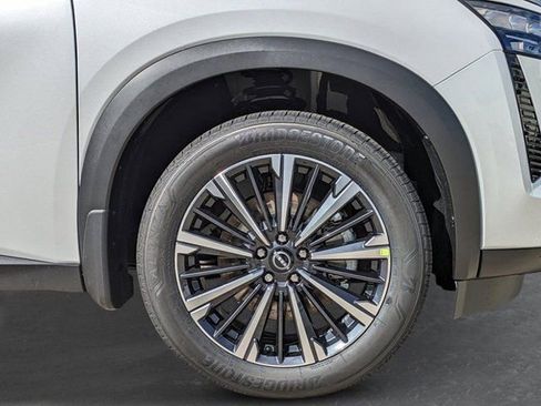 New 2026 Nissan Pathfinder Platinum FWD image 9