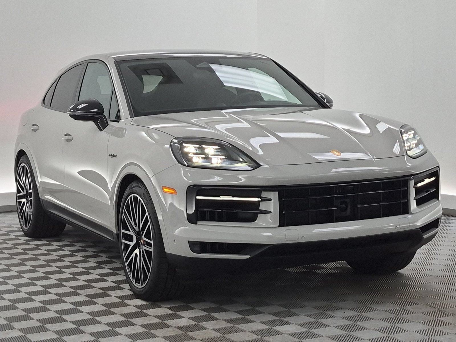 Certified 2026 Porsche Cayenne E-Hybrid Coupe AWD/4WD image 7