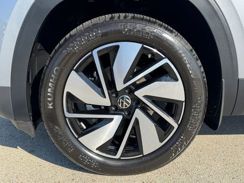 Used 2025 Volkswagen Atlas SE w/ Panoramic Sunroof Package AWD/4WD image 13