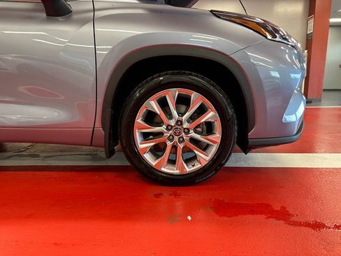 Used 2022 Toyota Highlander Limited AWD/4WD image 30