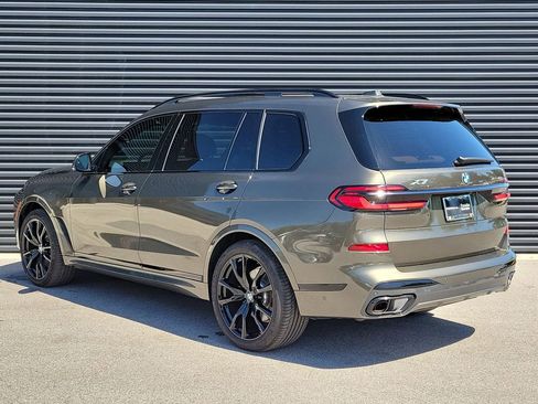 Used 2025 BMW X7 xDrive40i w/ Executive Package image 3