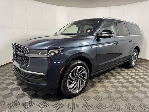 Used 2025 Lincoln Navigator L Reserve AWD/4WD image 1