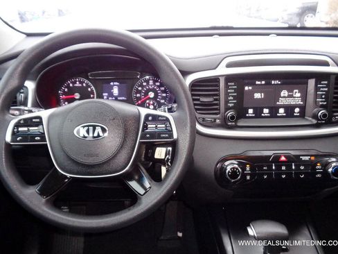 Used 2019 Kia Sorento AWD image 10