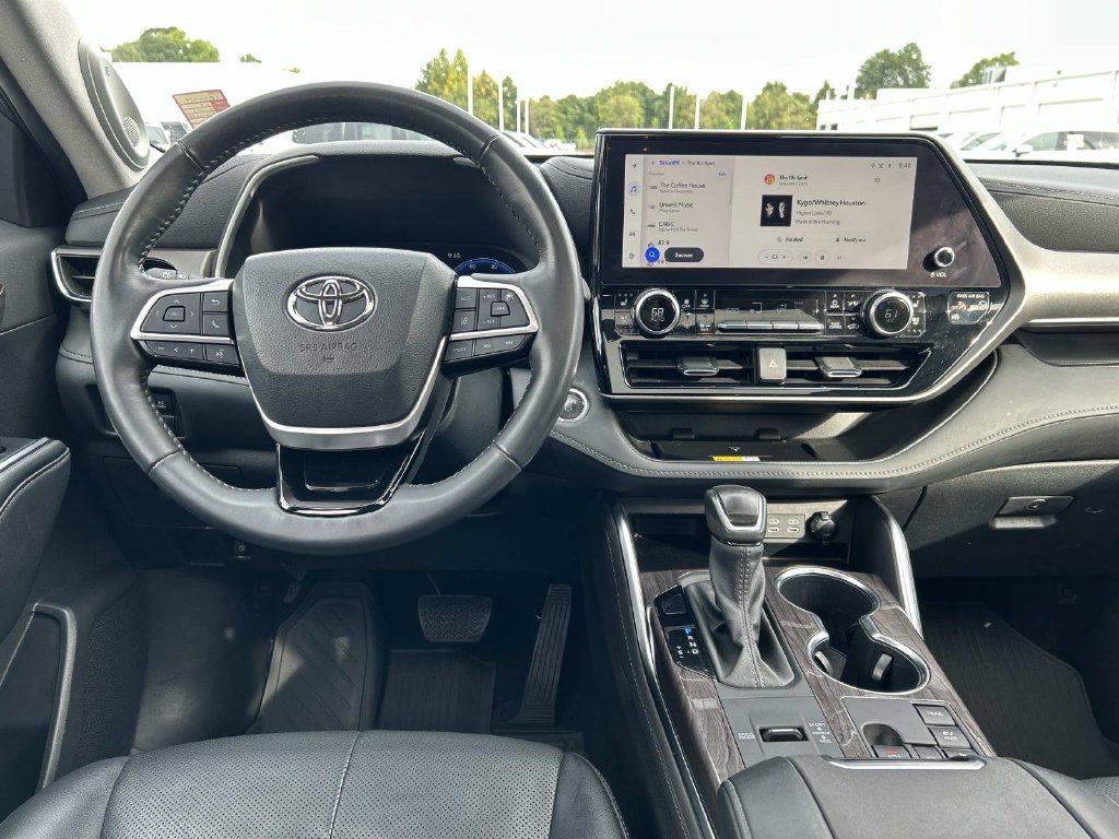 Used 2023 Toyota Highlander Limited AWD/4WD image 22