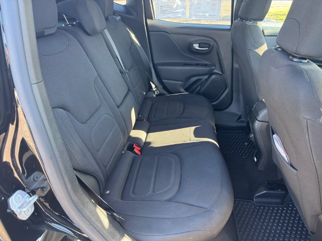 Certified 2022 Jeep Renegade Latitude w/ Convenience Group AWD/4WD image 16