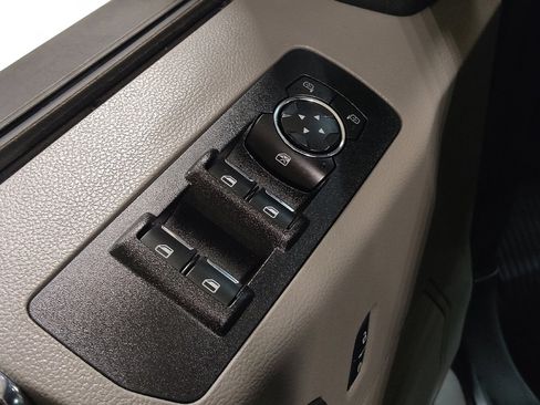 Used 2015 Ford F150 XLT image 27