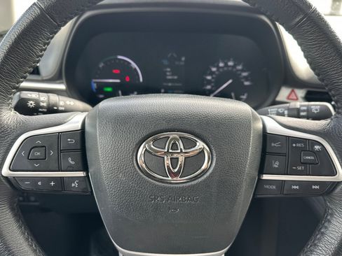 Used 2023 Toyota Sienna XLE image 36