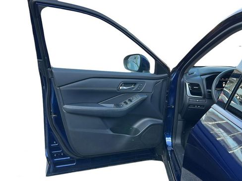 Used 2024 Nissan Rogue SL w/ SL Premium Package image 28