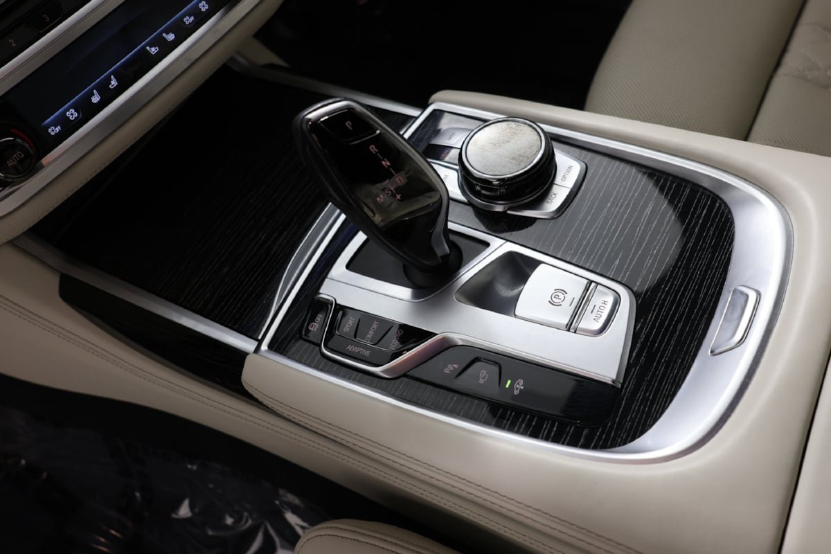 Used 2022 BMW 750i xDrive w/ Luxury Rear Seating Package AWD/4WD image 6
