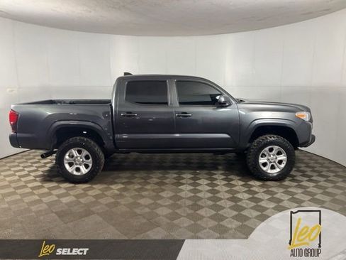 Used 2022 Toyota Tacoma SR AWD/4WD image 7